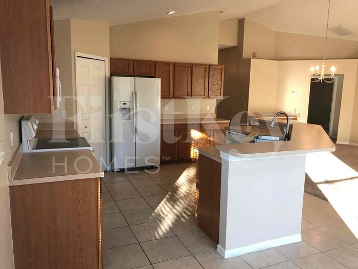 Building Photo - 1175 St Tropez Ct