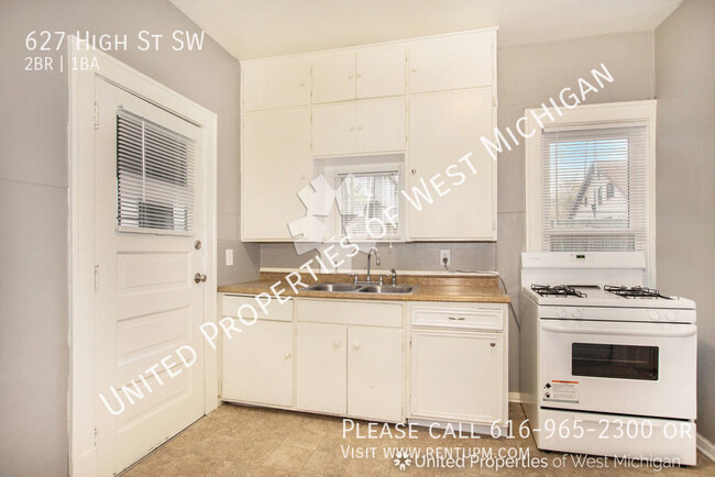 Building Photo - Available Now |2 Bed 1 Bath Lower Level Ap...