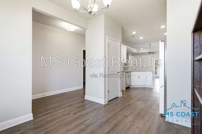 Building Photo - 5543 Overland Dr