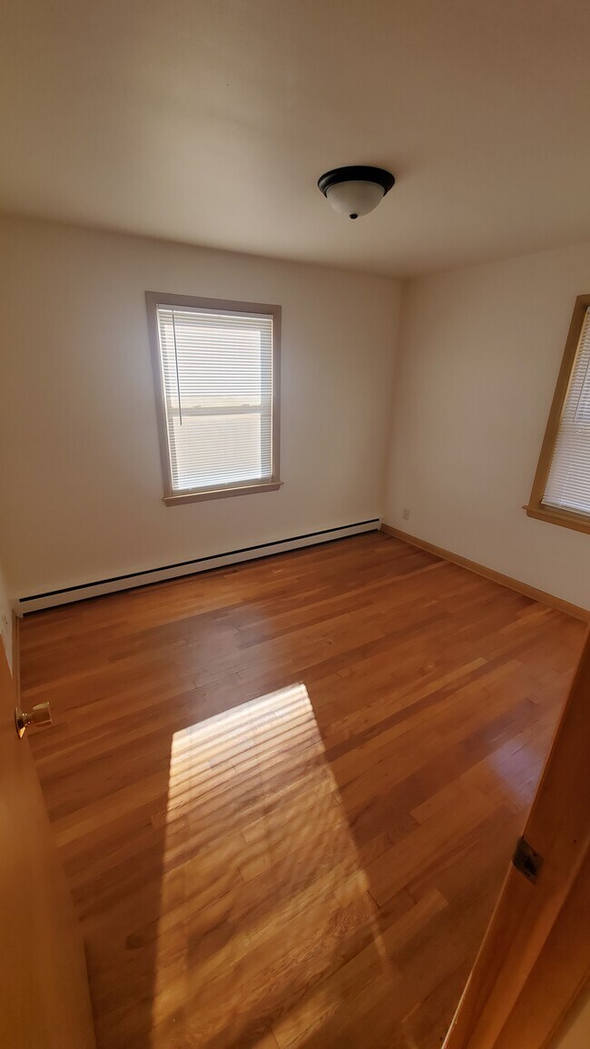 Building Photo - 902 S Brooks St