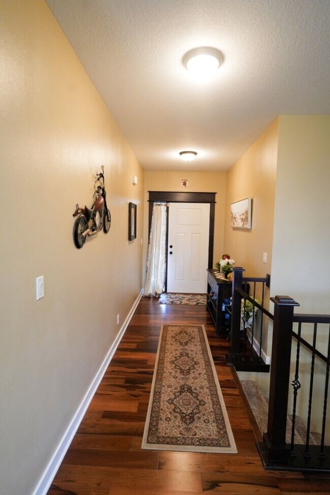 Building Photo - "Luxury Ranch Living: Your Dream Home with Furnished Basement in Urbandale"