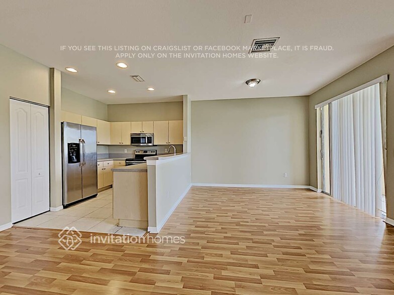 Building Photo - 215 River Bluff Ln