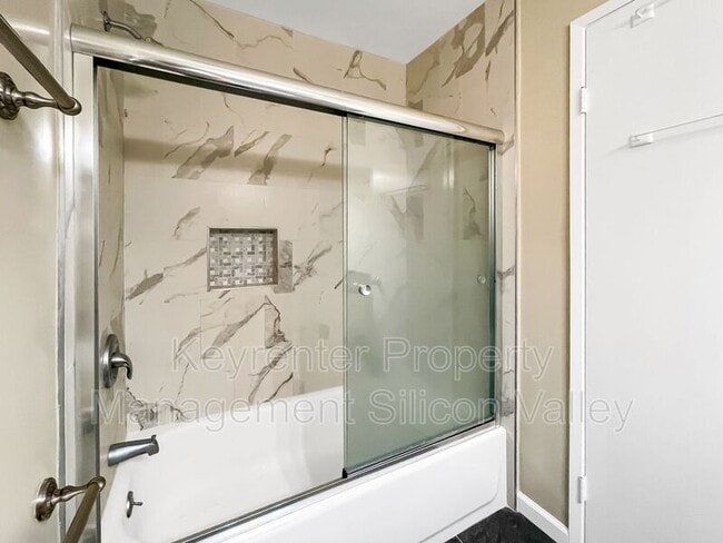 Building Photo - 933 Miramonte Ave