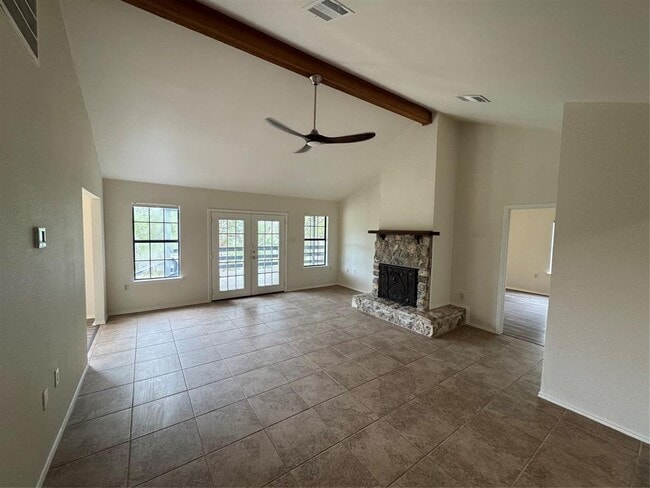 Building Photo - 301 Mesa Dr
