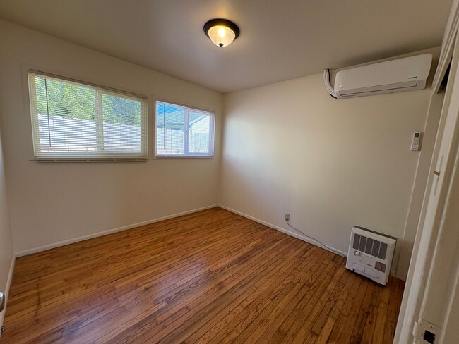 Building Photo - 3 Bed 1 Bath