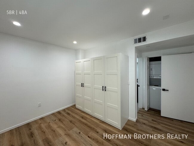 Building Photo - 660 Mariposa Ave