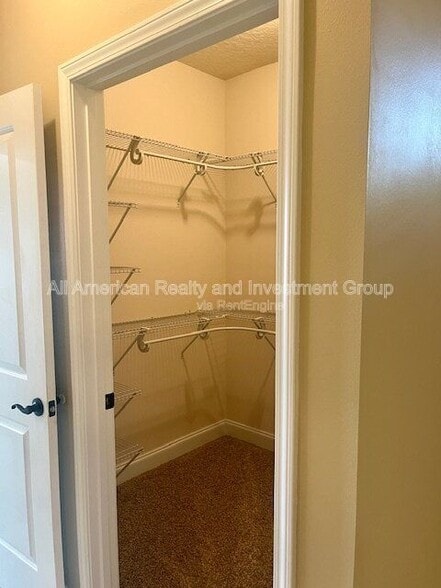 Building Photo - 518 Lakeview St