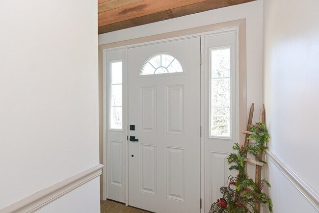 Building Photo - 110 Oswego St