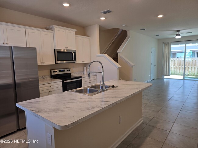 Building Photo - 98 Red House Cir