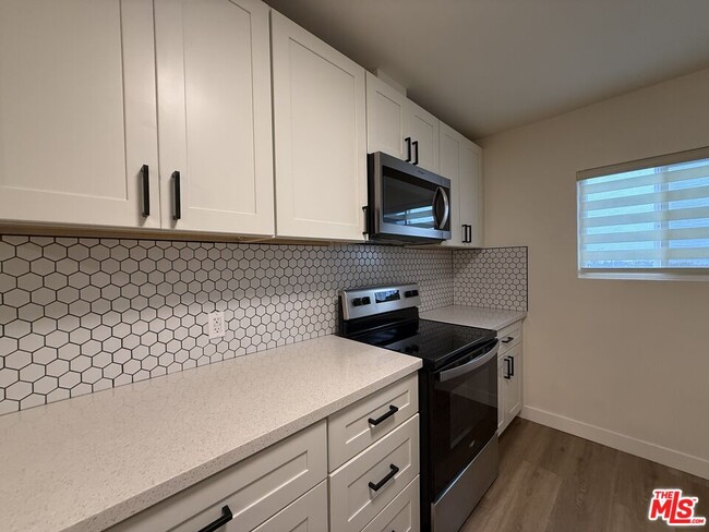 Building Photo - 314 S Clark Dr