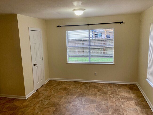 Building Photo - 103 Trout Ave