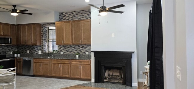 Building Photo - Beautifully Rehabbed Condo with Charm-Pool...