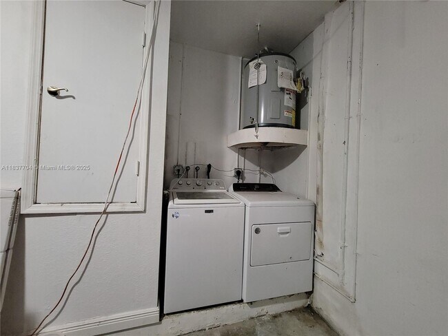 Building Photo - 4949 SW 134th Ave