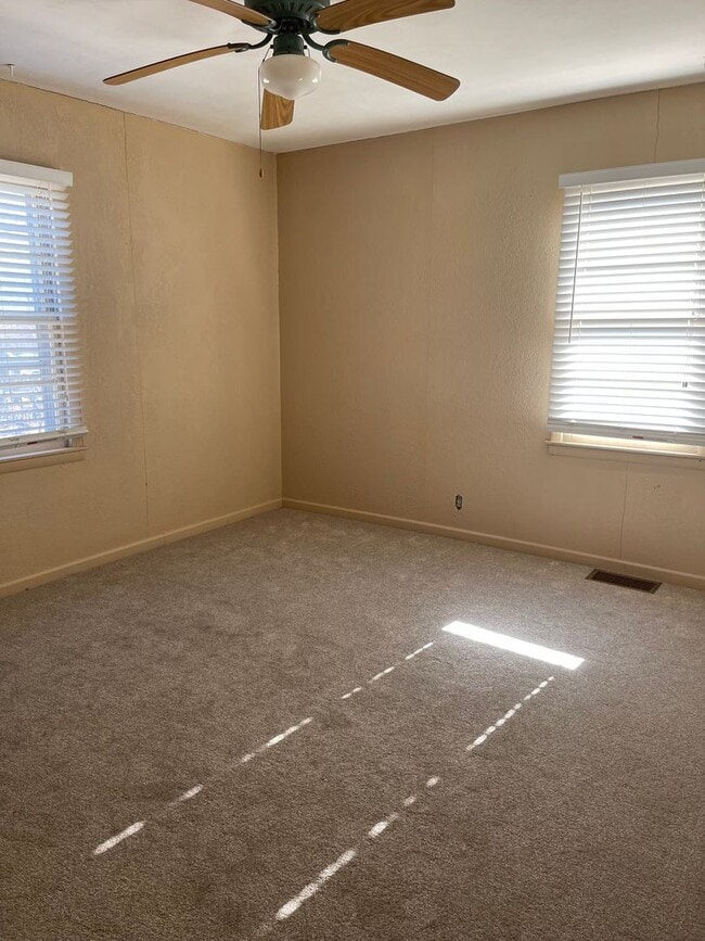 Building Photo - 1401 Yuma St