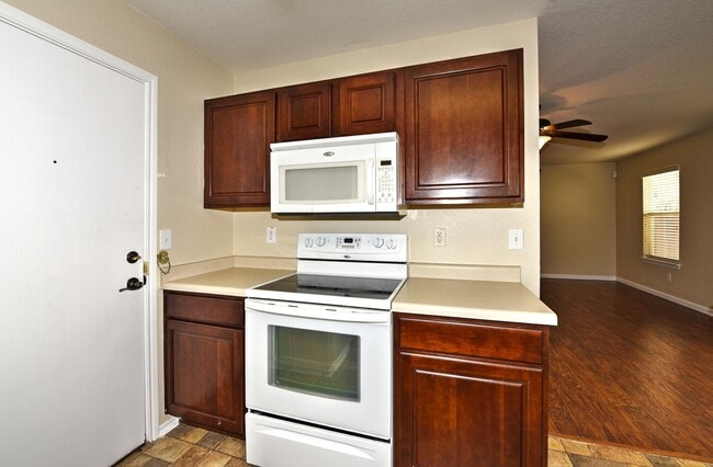 Building Photo - ONE STORY  |  GREAT LOCATION  |  NEAR 1605...