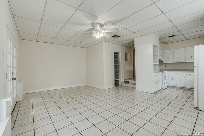 Building Photo - 811 Cottonwood Ave