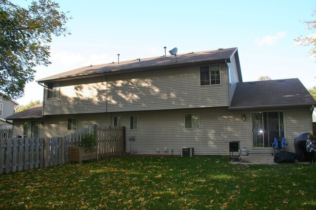 Building Photo - 977-979-979 Aldrin St