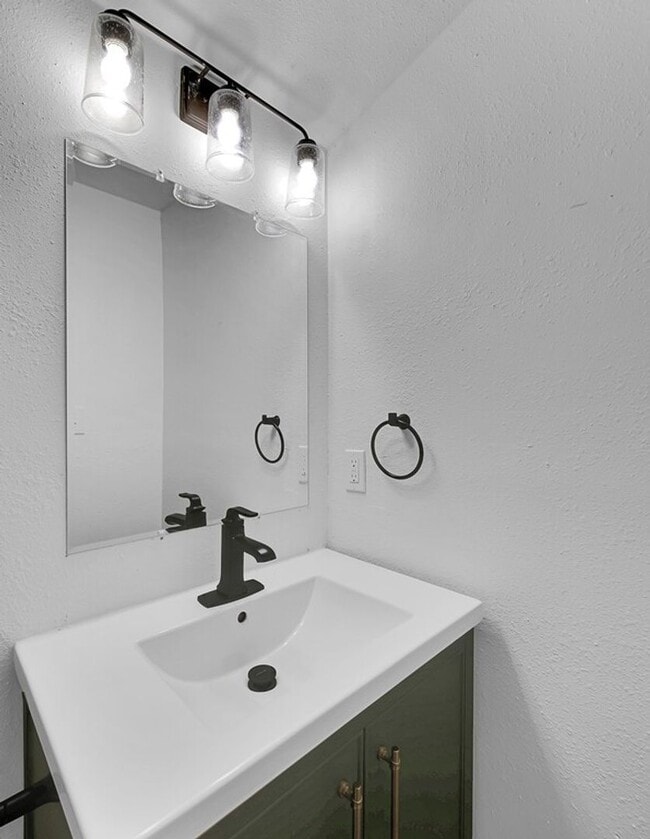 Building Photo - Newly remodeled 3BD 2BA Home in Waco - Near Baylor University