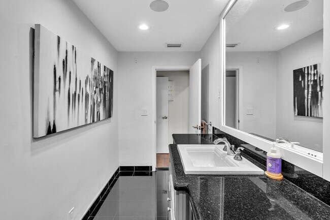 Building Photo - 746 NE 16th Terrace