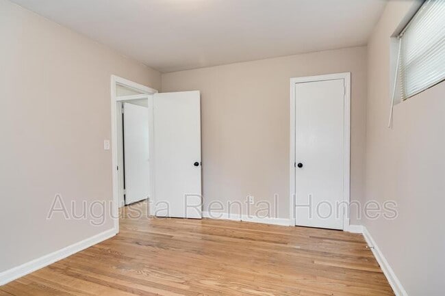 Building Photo - 2004 Shark Dr