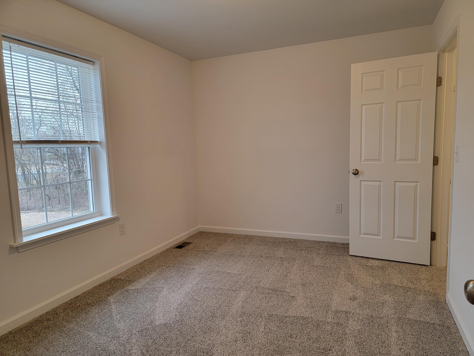 Building Photo - 128 Robert Cir