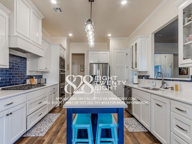 Building Photo - **COMING JANUARY 2ND!!!** STUNNINGLY BEAUTIFUL SPACIOUS 5 BED/3 BATH HOME IN ST JAMES PARK!