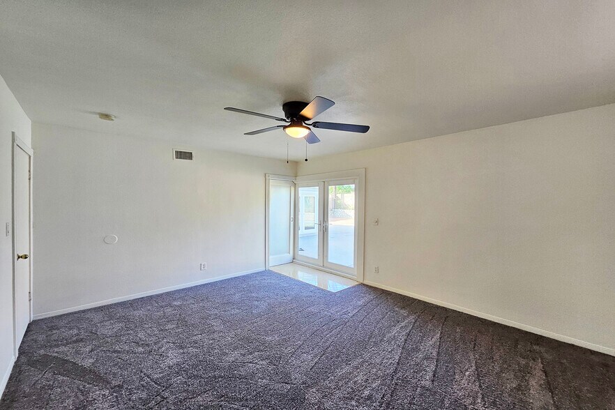 Building Photo - 9321 Donna Ave