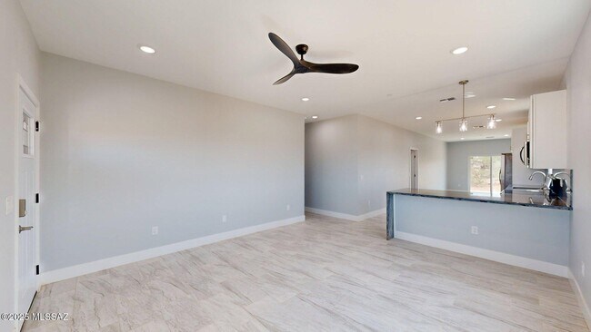 Building Photo - 7095 W Los Reales Rd