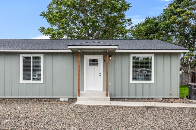 Building Photo - 1302 S 14th Ave
