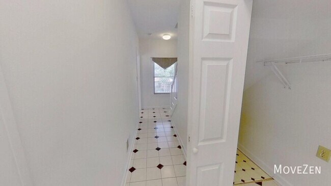 Building Photo - 2400 Tweedmore Ct