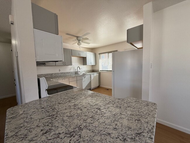 Building Photo - Cute Updated 2 Bedroom House