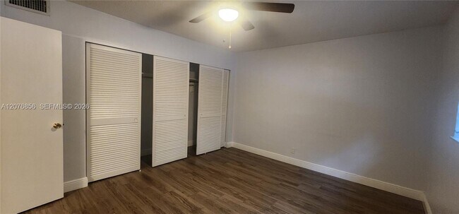 Building Photo - 1555 N 12th Ct