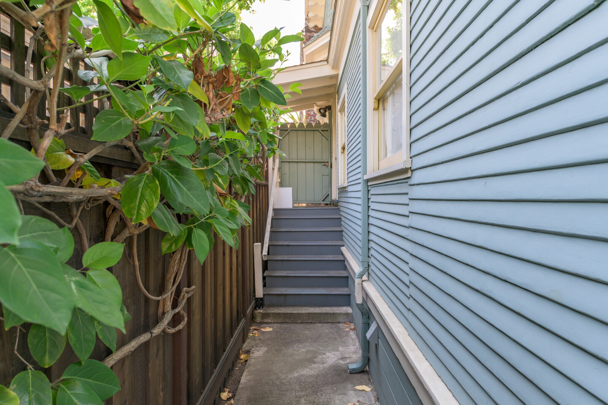 Entry - 346 63rd St