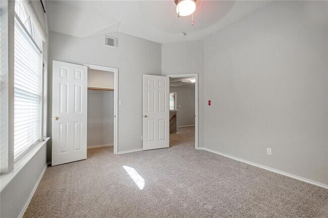 Building Photo - 4229 Kingsburg Dr