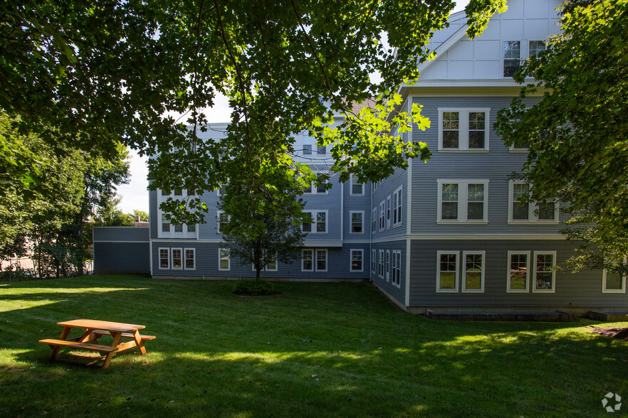 courtyard - The Legacy at Arlington Center