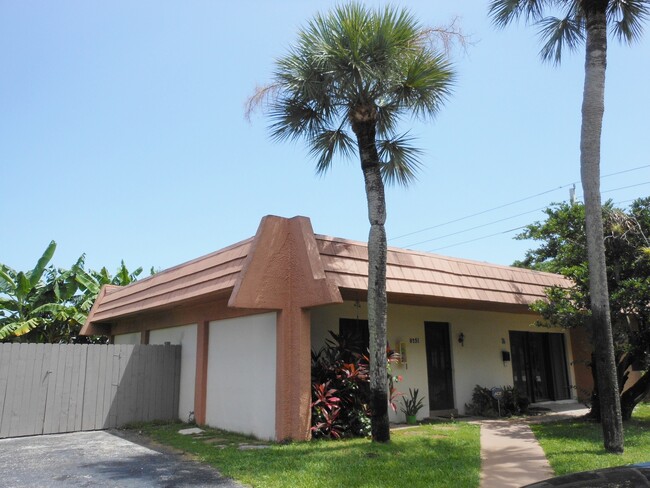 Building Photo - Pinecrest Duplex