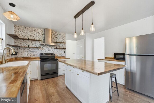 Building Photo - 11 St Marks Ct