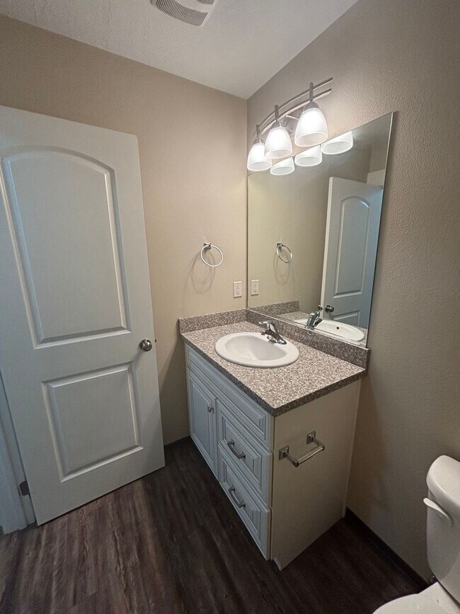 Building Photo - NEWLY UPDATED 4 bed / 2.5 BATH - Desirable Spokane Valley