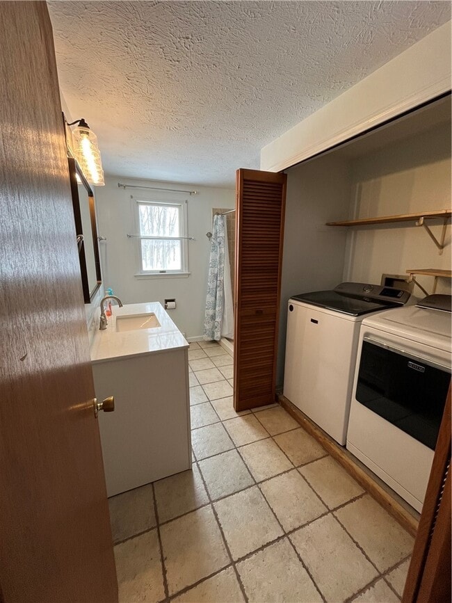 Building Photo - 7026 Lake Ave