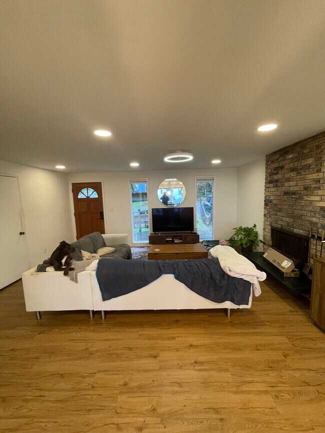 Building Photo - 1202 39th St