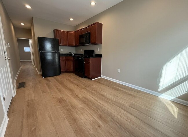 Building Photo - 978 N 45th St