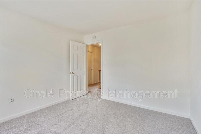 Building Photo - 1805 N Adams St