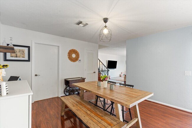 Building Photo - 1423 SW 28th Ave