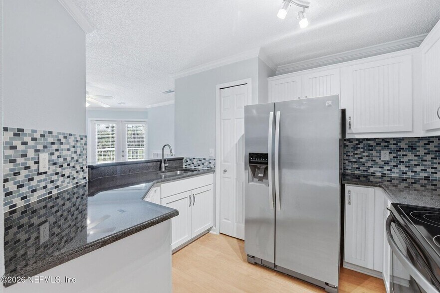 Building Photo - 400 Sandiron Cir