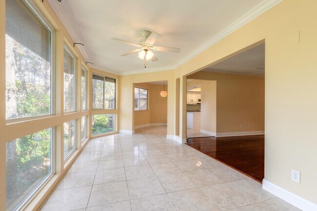 Building Photo - 24 Pinehurst Pl