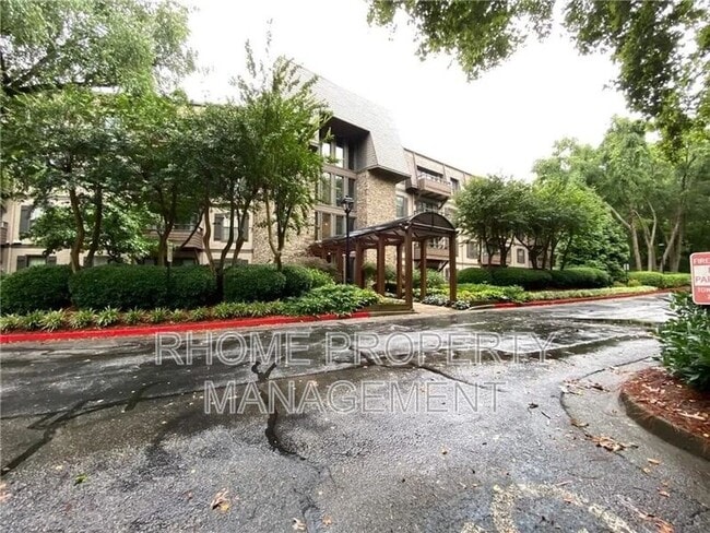 Building Photo - 1418 Highland Bluff Dr S E
