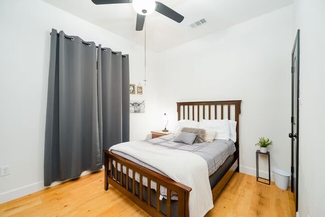 Building Photo - 502 Dark St