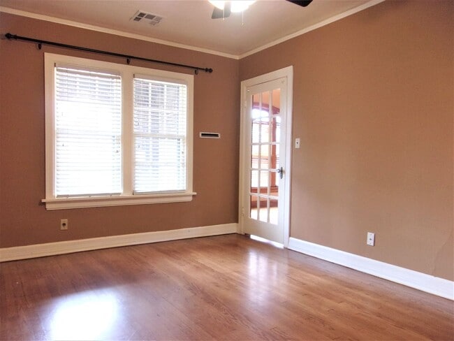 Building Photo - 3 BED 1 BATH TUDOR COTTAGE LAS VEGAS ADDIT...