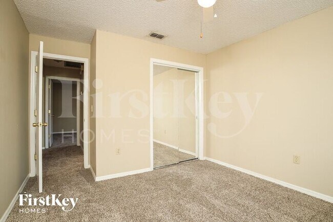 Building Photo - 90 Lake Daisy Blvd