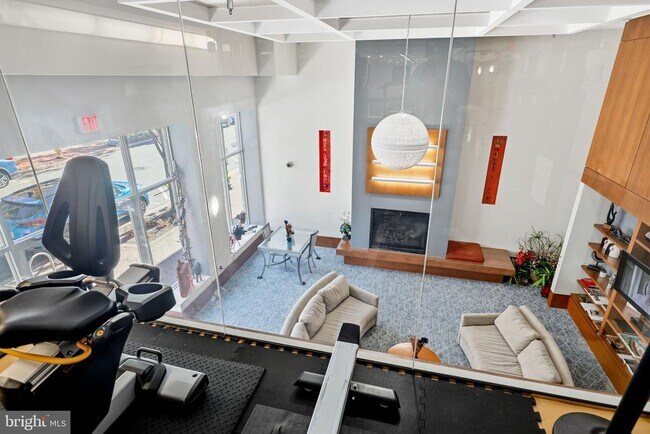 Building Photo - 2200 N Westmoreland St